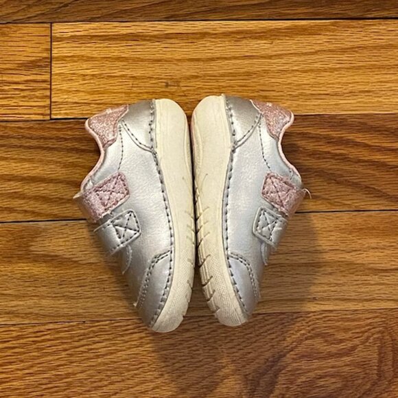 Stride Rite Kennedy Sneaker, Silver, Size 3 - Picture 6 of 10